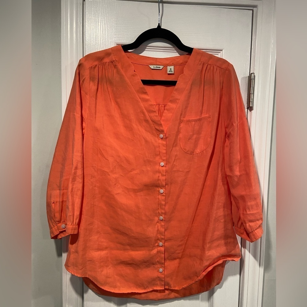 L.L. Bean Size M Orange Coral Pleated Shoulder 3/4 Sleeve V Neck Button Blouse